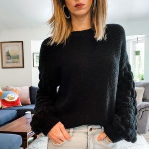 Bubble sleeve black knit sweater